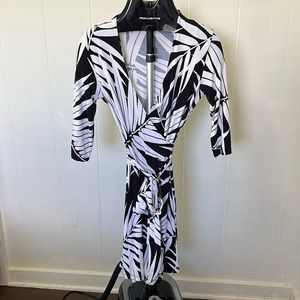 TORI RICHARD WRAP DRESS MEDIUM